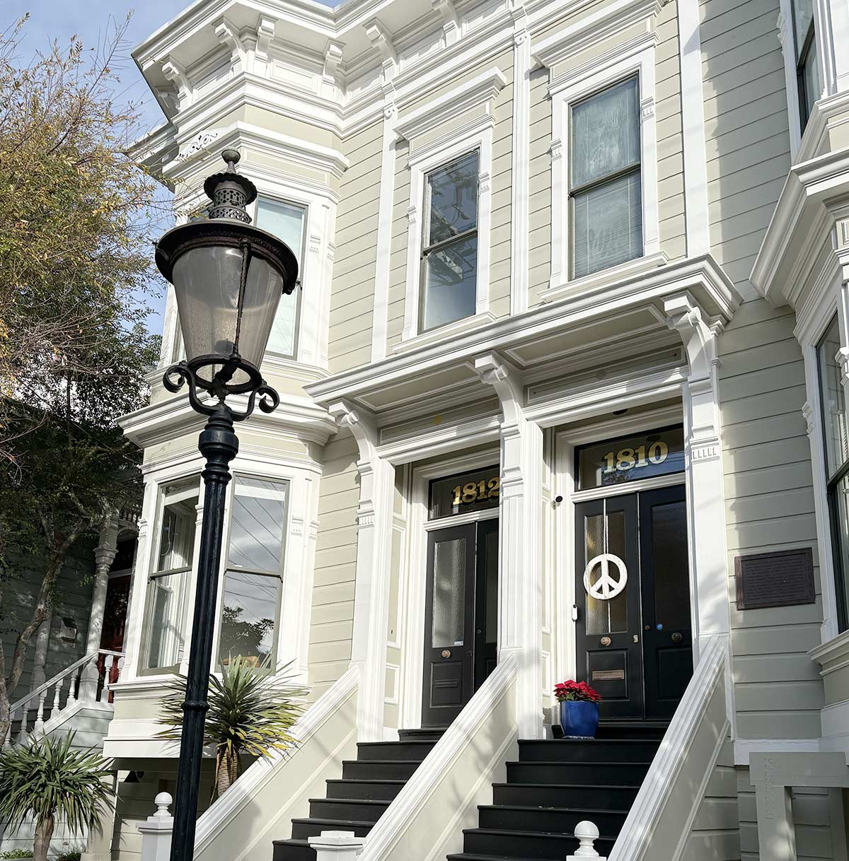 gas lamp on Scott Street