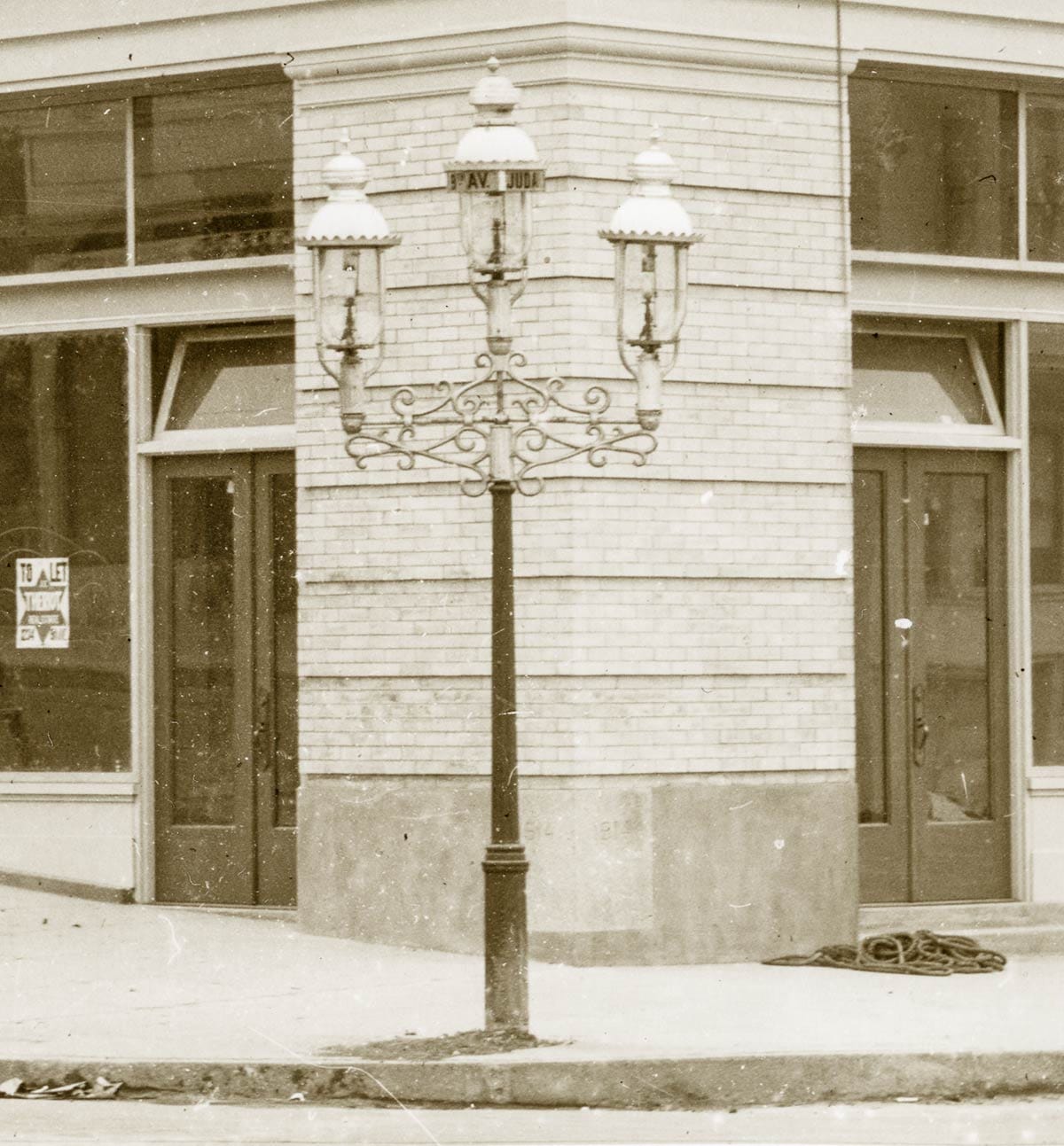 Old San Francisco street lamp