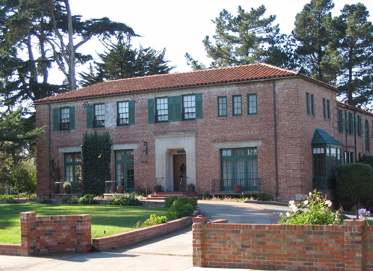 Pinehurst Lodge on 30th Avenue and Escolta Way in the Parkside District.