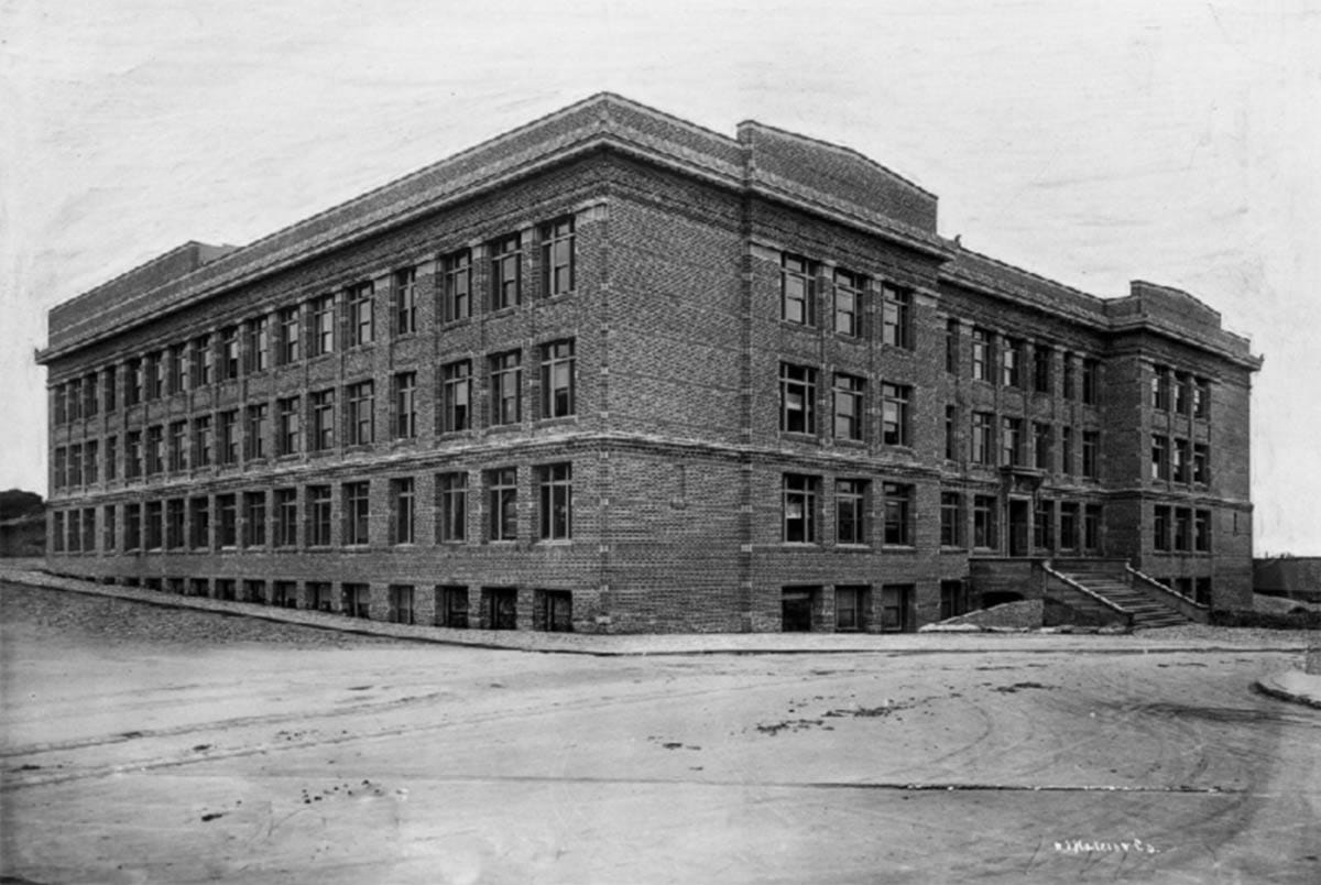 Lowell High School in 1912.