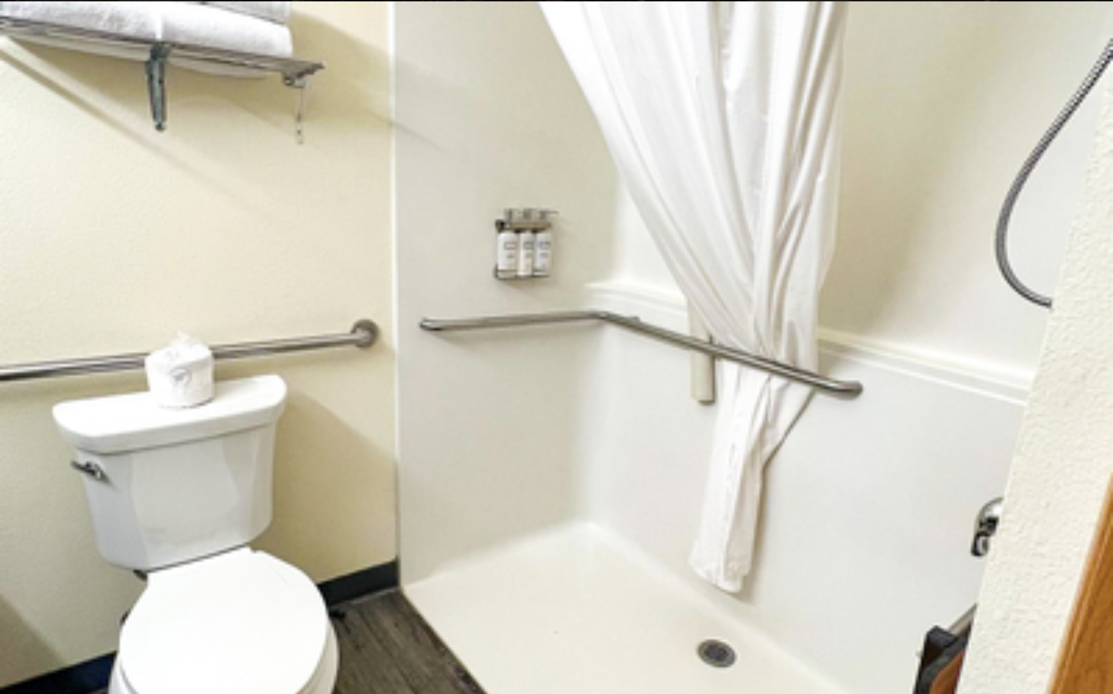 Roll-in shower at Inn at Wecoma in Lincoln City