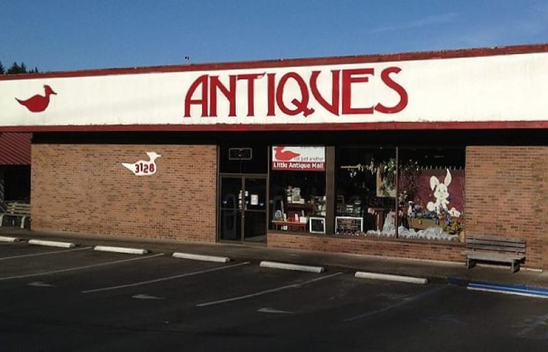 Little Antique Mall in Lincoln City, Oregon