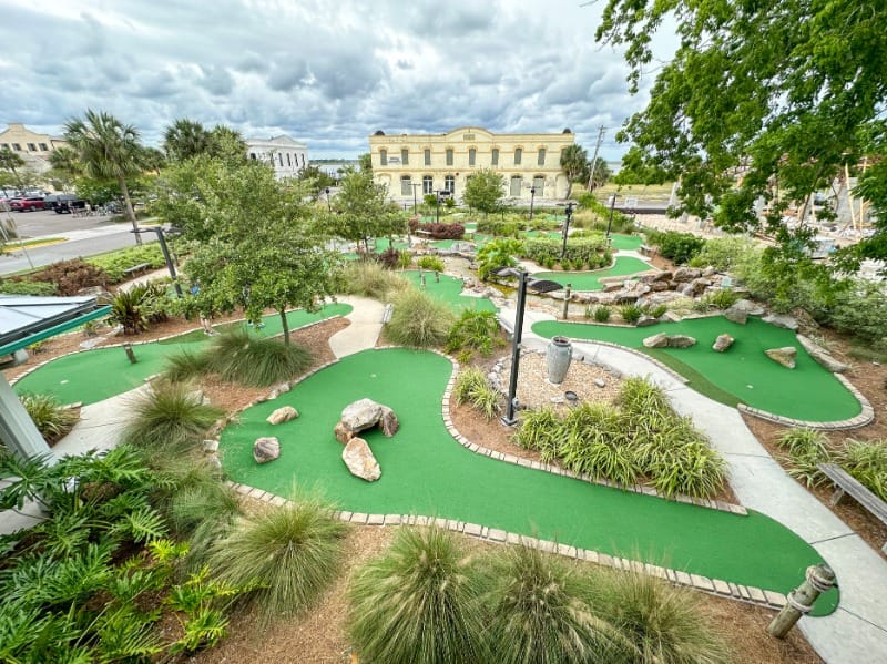 Gregor MacGregor's Mini Links & Drinks is an accessible thing to do in Amelia Island