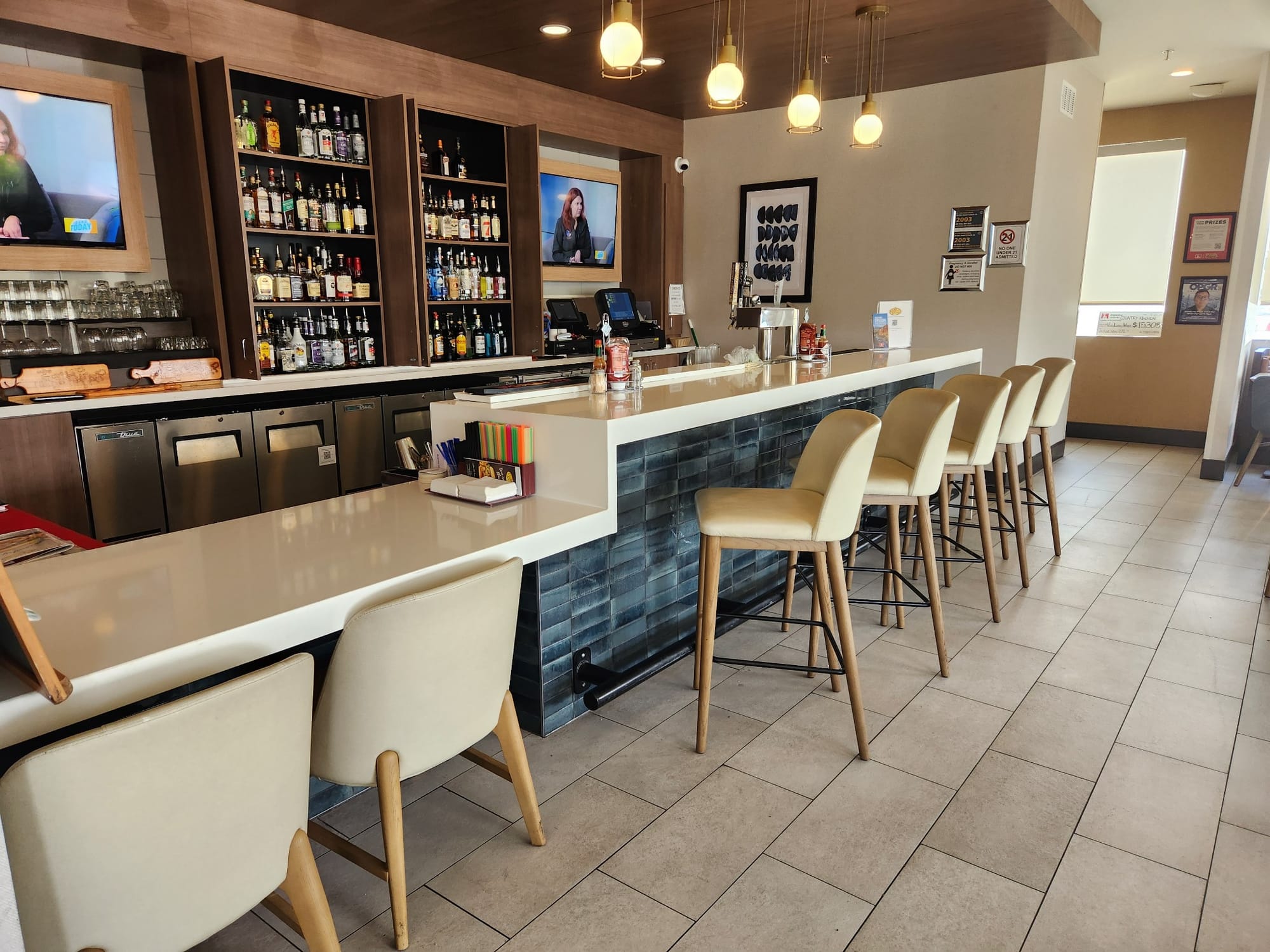 Country Kitchen Restaurant bar seating in Ontario, Oregon