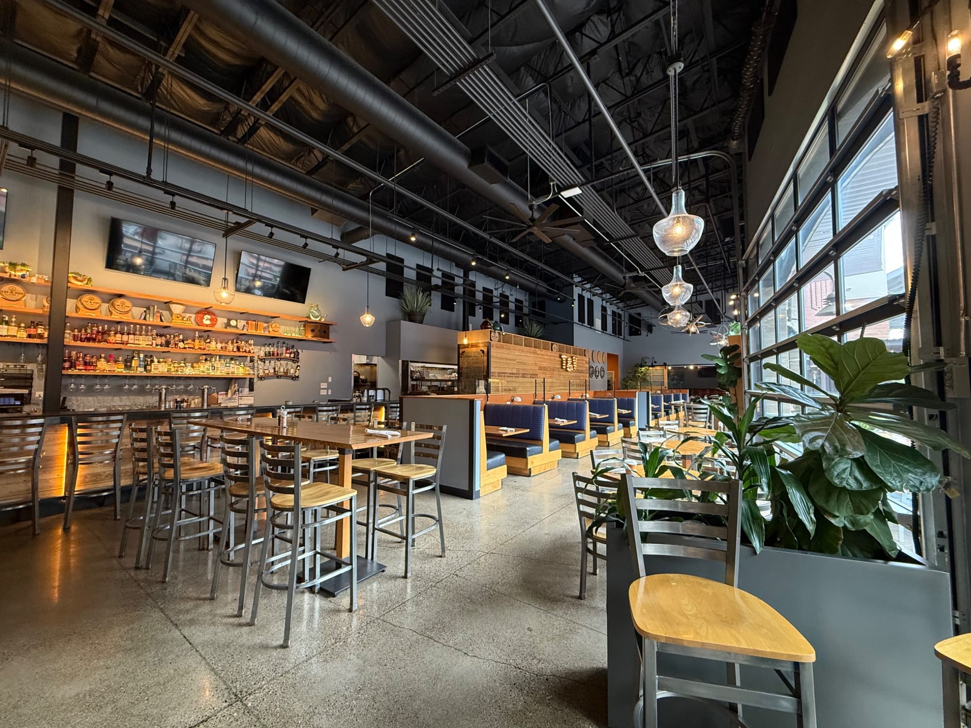 Dining room at Tap & Vine at 559 in Medford, OR