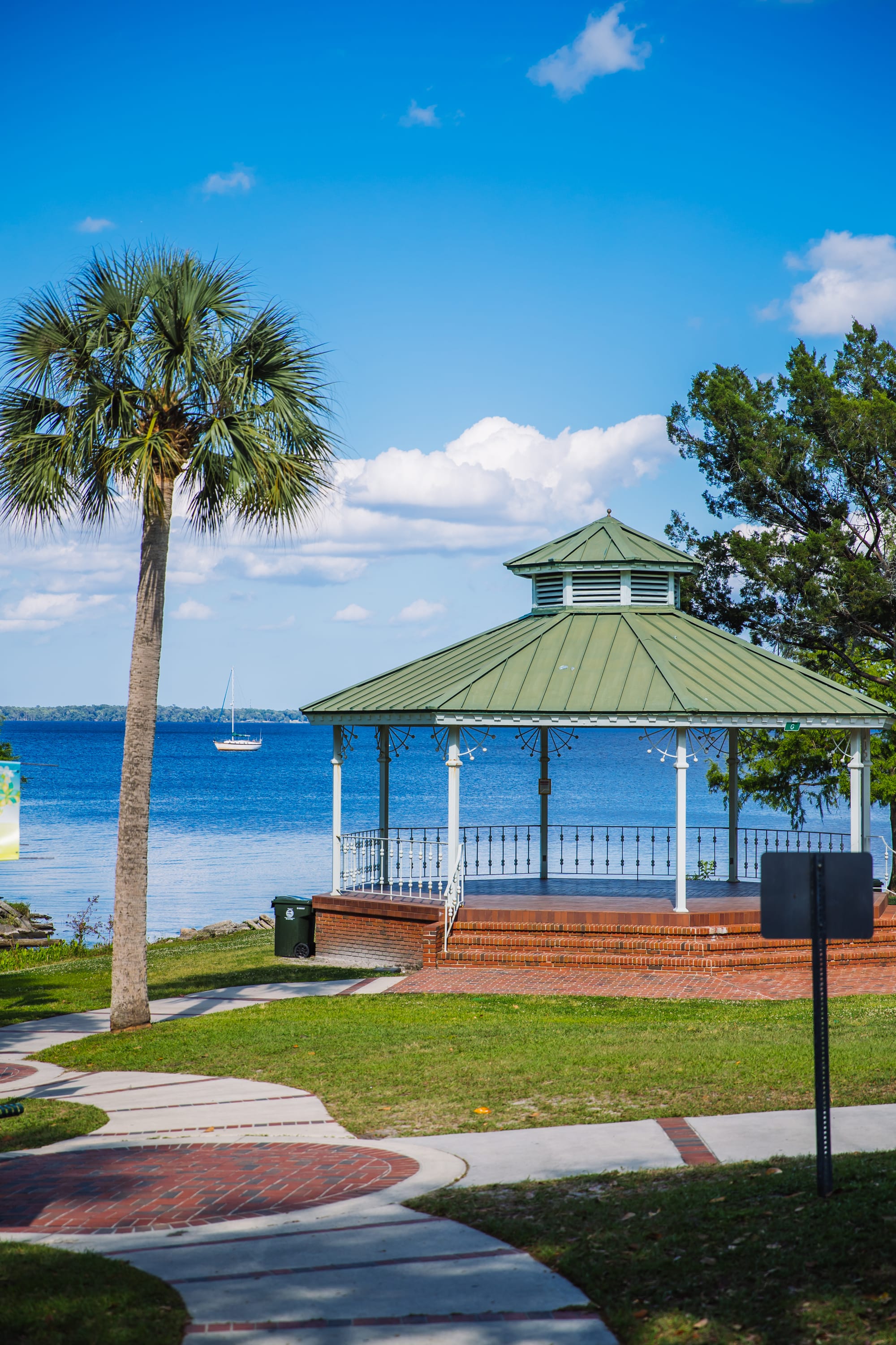 River, palm tree and gazebo at Spring Park
