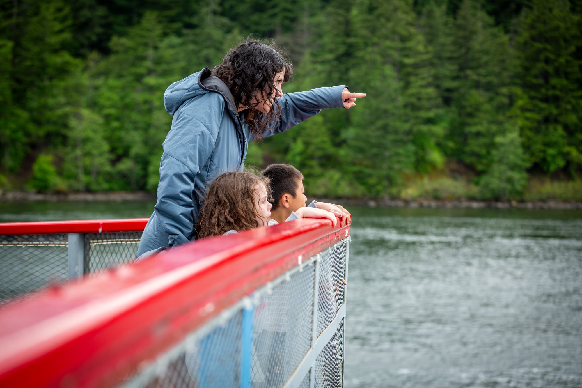 Family enjoying the views from the Sternwheeler Columbia Gorge