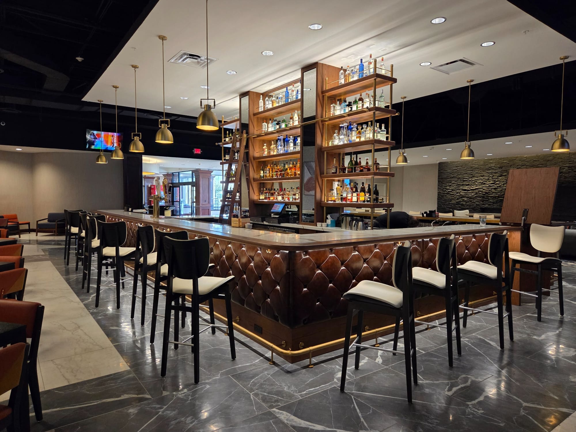 Lobby bar at Buffalo Marriott Niagara
