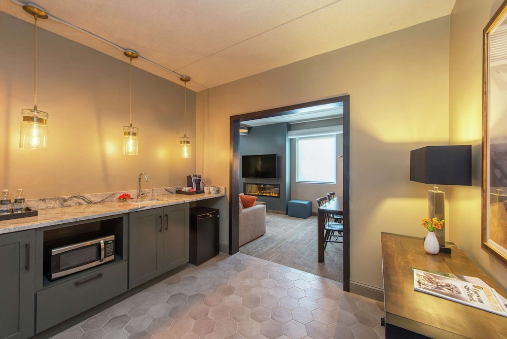 Room with kitchen at Hotel Saranac 