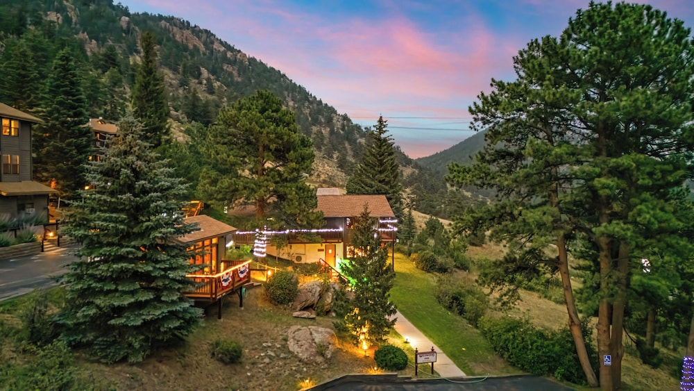 Aerial view of Wildwood Inn