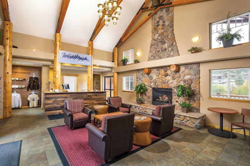 Worldmark Estes Park lobby with chairs and a fireplace