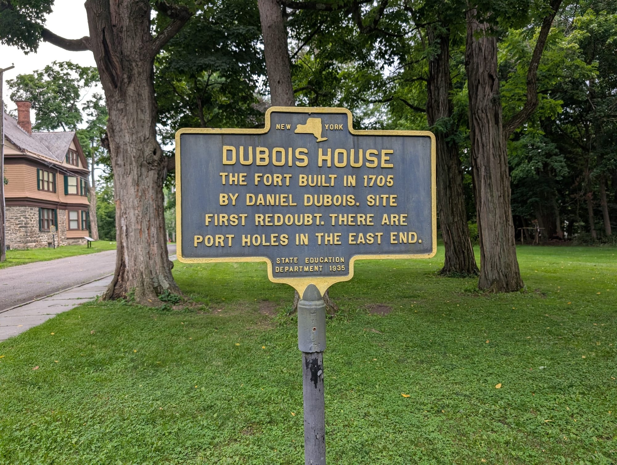 Dubois House sign with historical facts