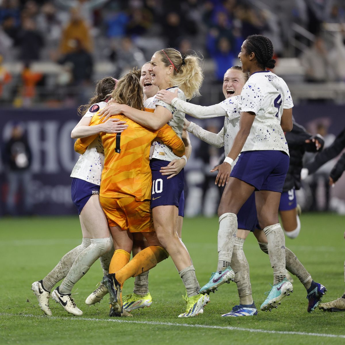 "An absolute hero" Alyssa Naeher's performance helps USWNT swim past Canada
