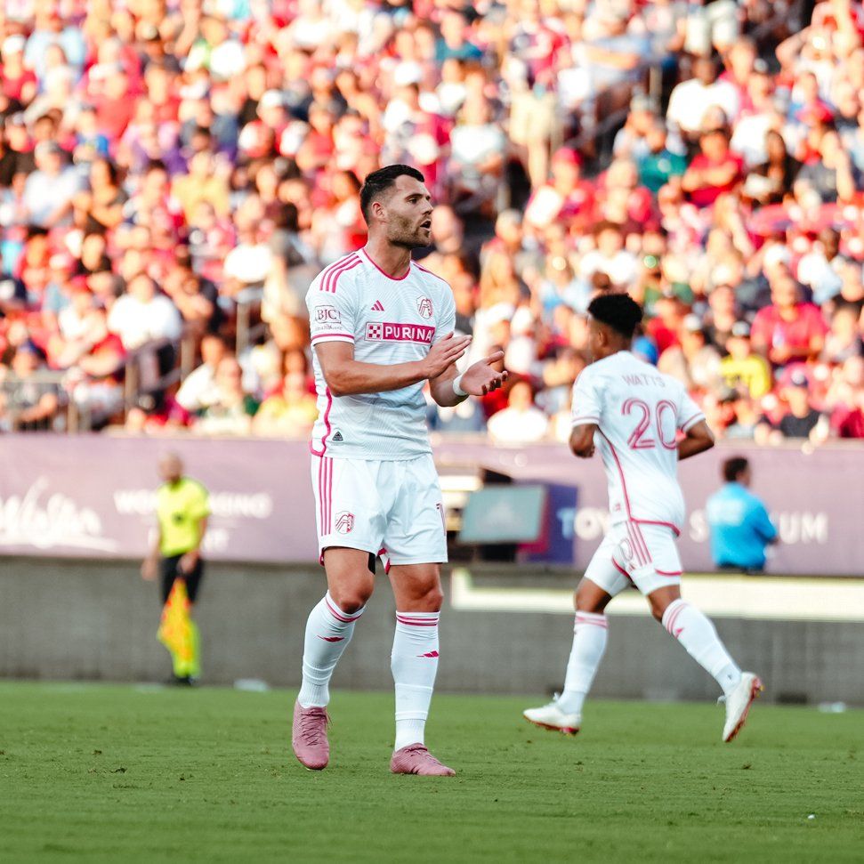 Injuries muddle the story as St. Louis lose 2-0 in Dallas.