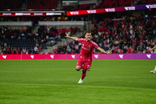 St. Louis survive and advance to Round of 16