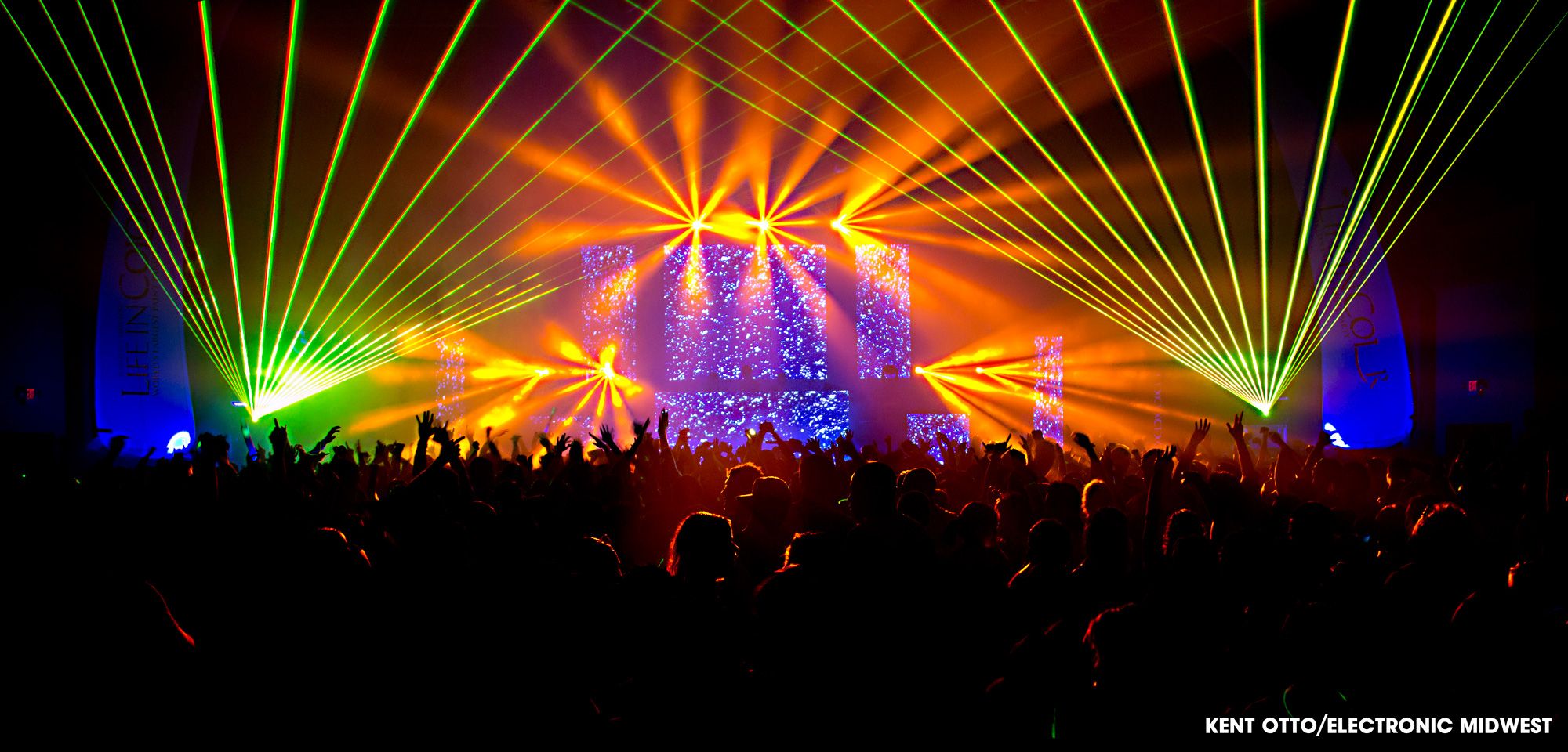 Listening to Tel Aviv by Michael Tsukerman