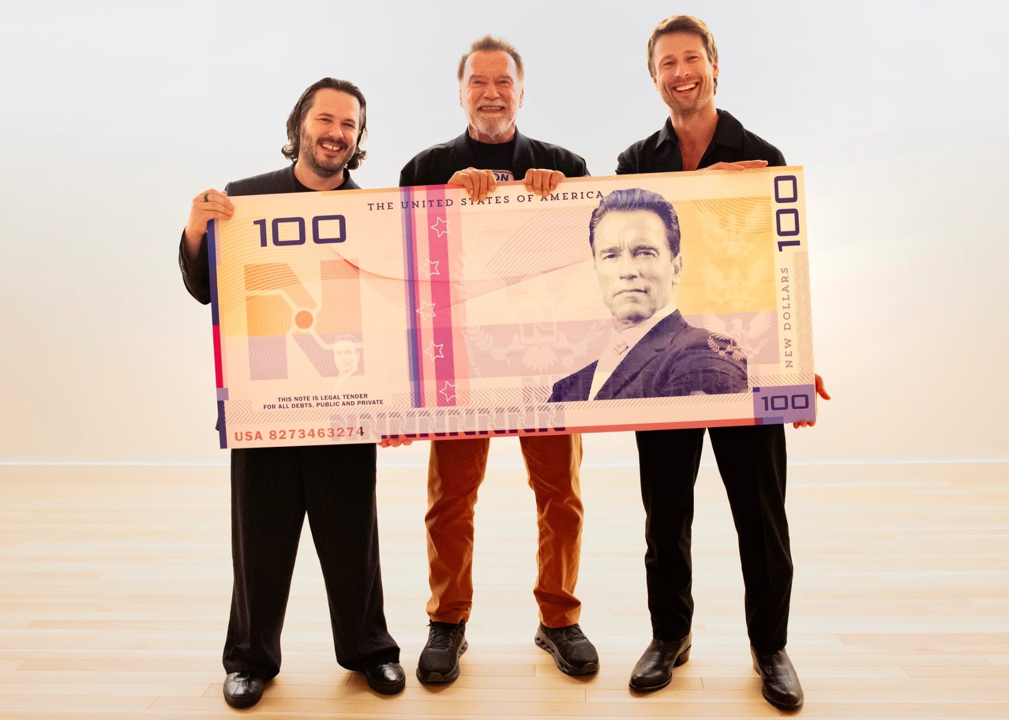 Эдгар Райт, Арнольд Шварценеггер и Глен Пауэлл