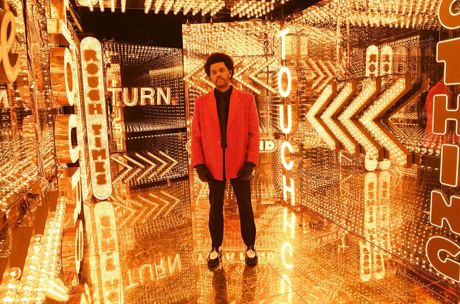 Кадр из клипа «Blinding Lights» — The Weeknd