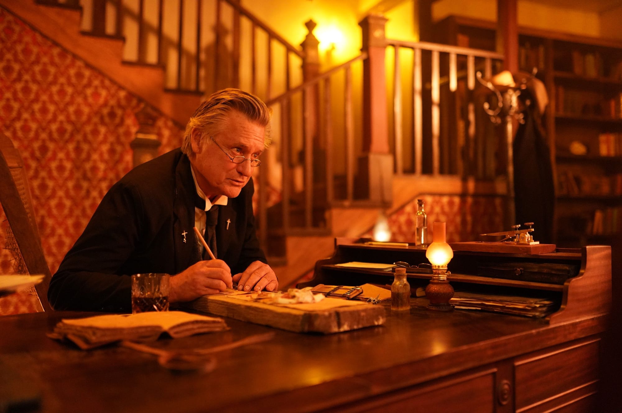 Билл Пуллман в сериала «Грехи Запада»