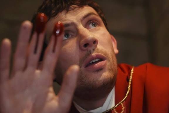 Кадр из фильма «Достать ножи: Воскрешение покойника»