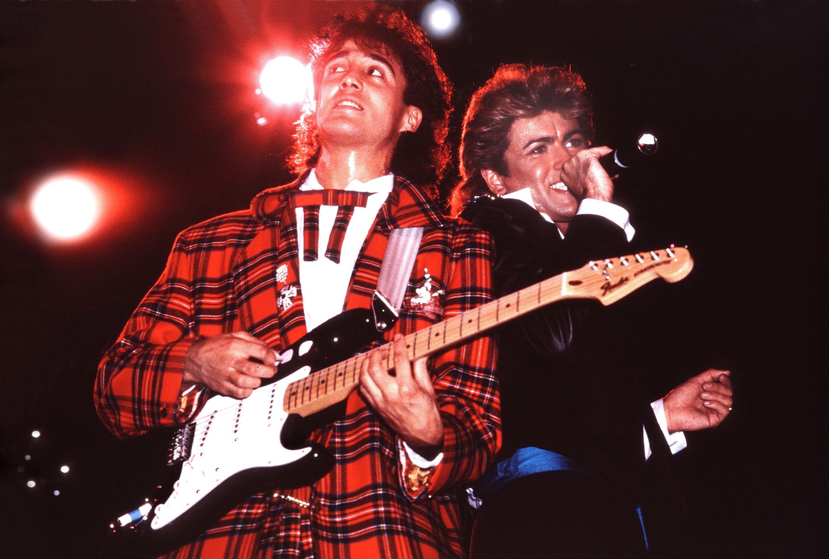 WHAM! исполняет свой хит «Last Christmas»