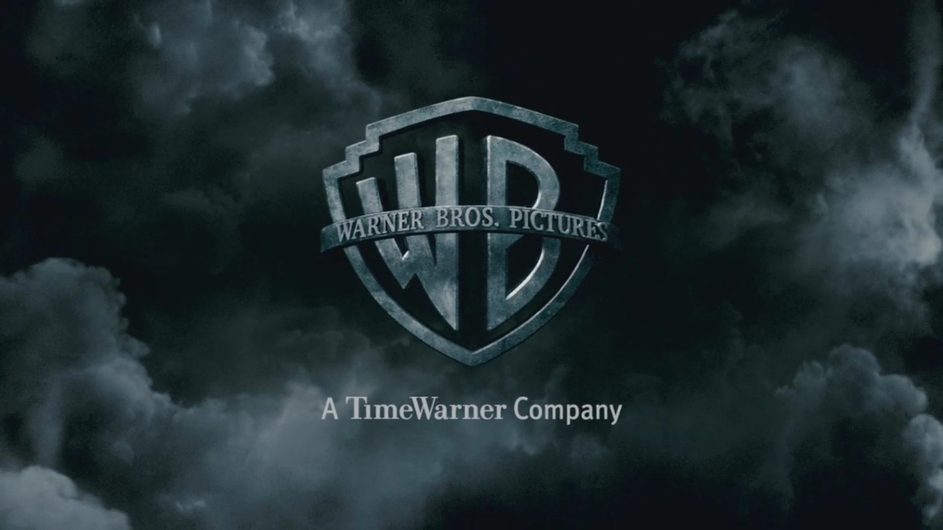 Логотип Warner Bros. в заставке к «Гарри Поттеру»
