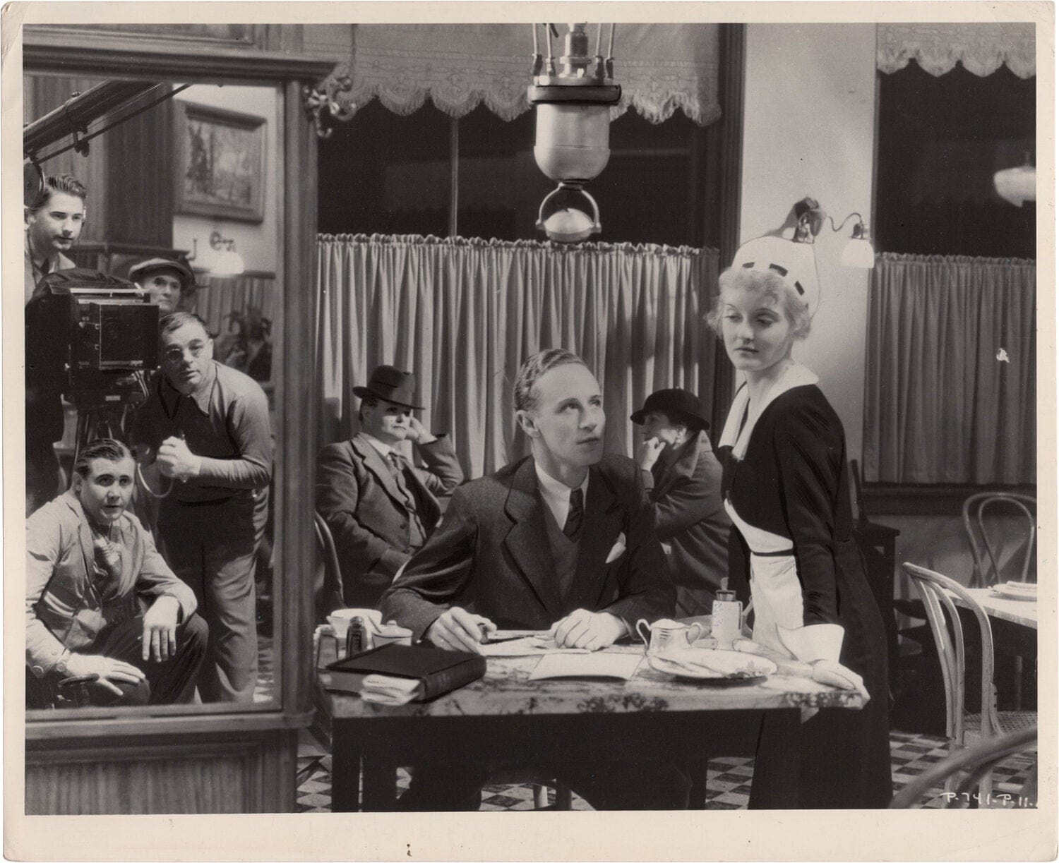 Кадр из фильма «Бремя страстей человеческих» (1934)