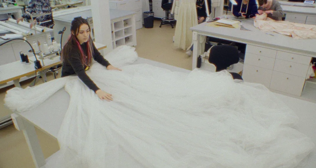 Кадр из фильма «Кутюр»