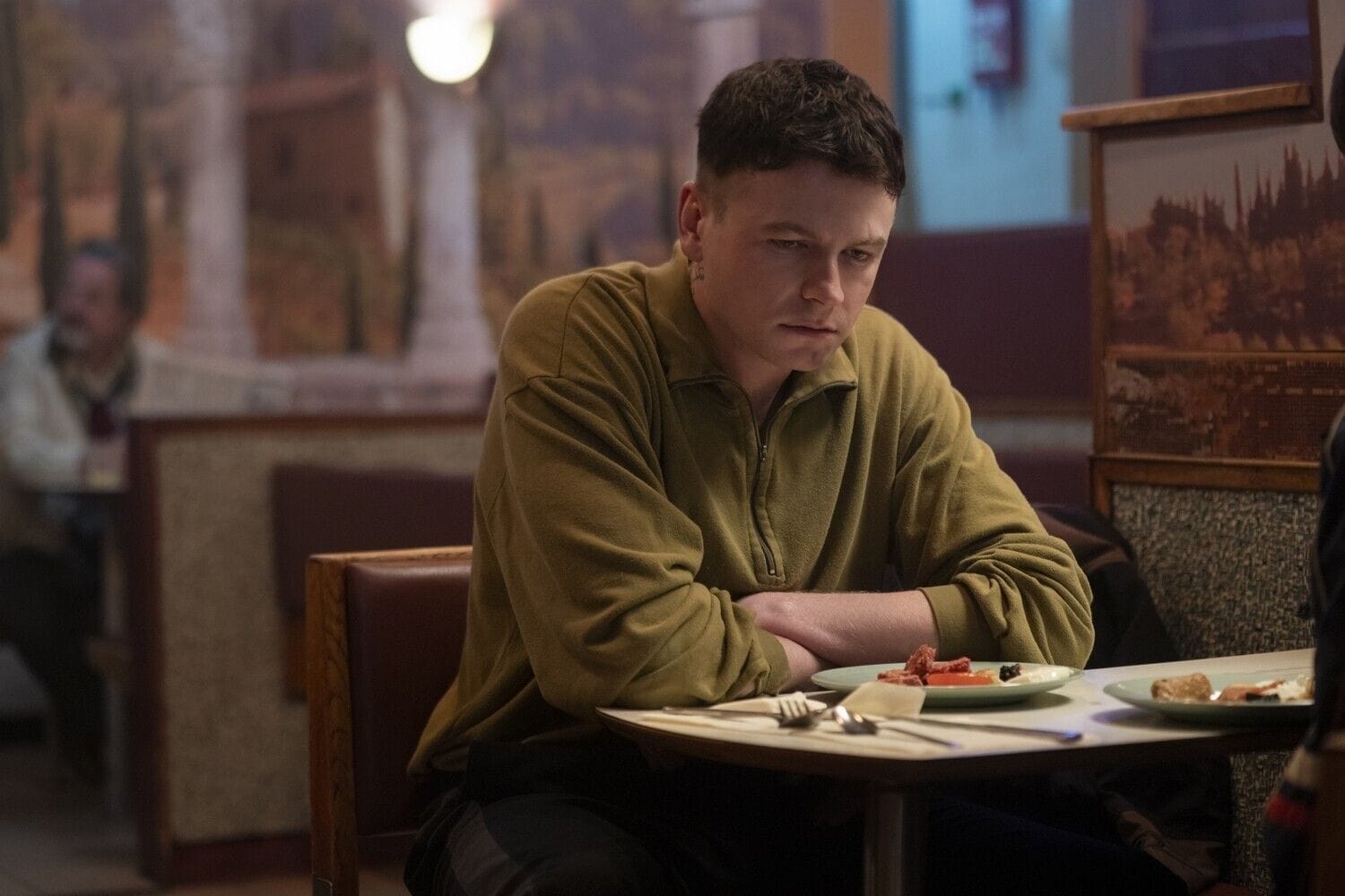 Кадр из сериала «Получеловек»