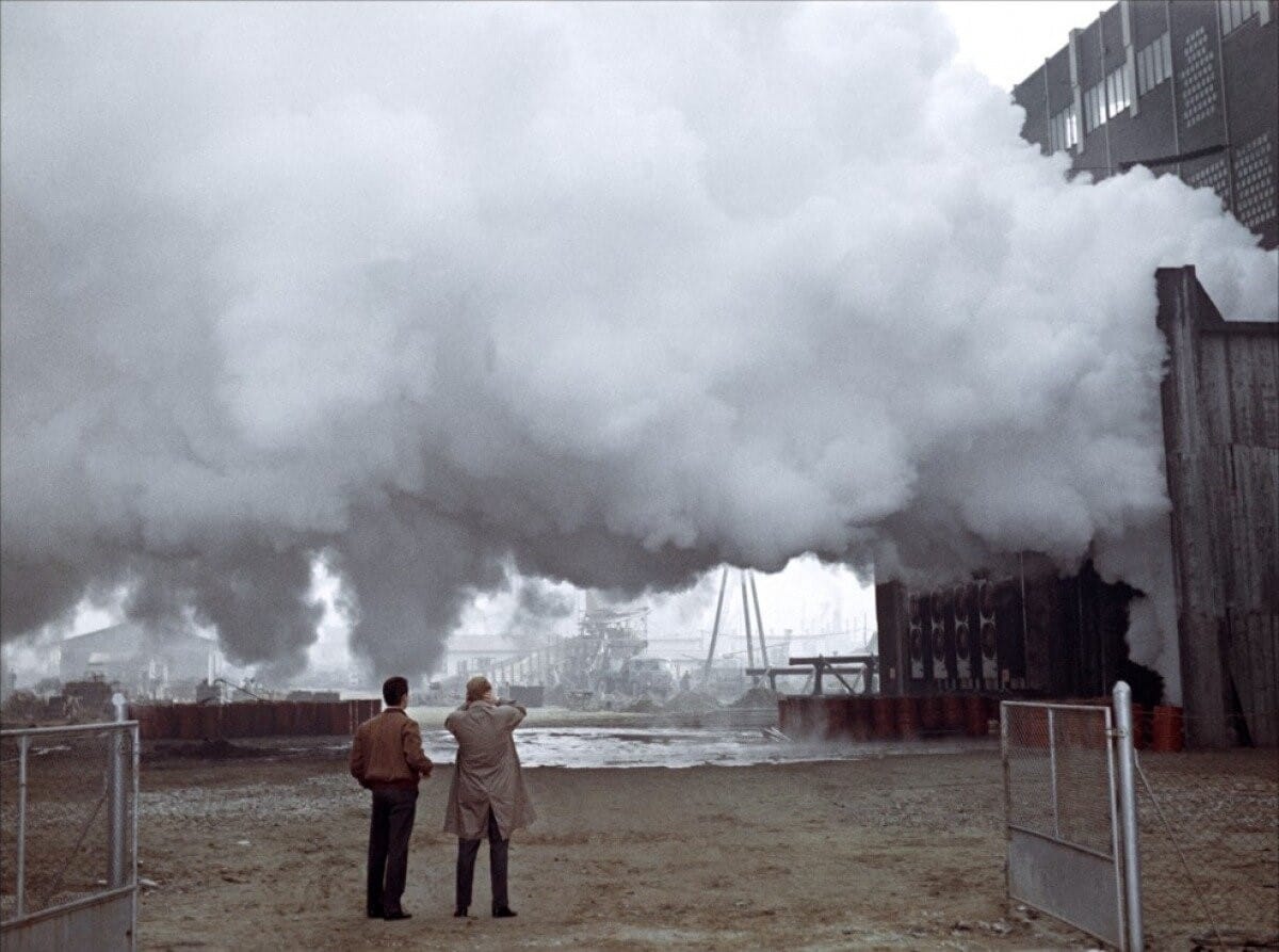 Кадр из фильма «Красная пустыня»