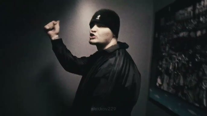 Кадр из видео к треку «Паранойя»