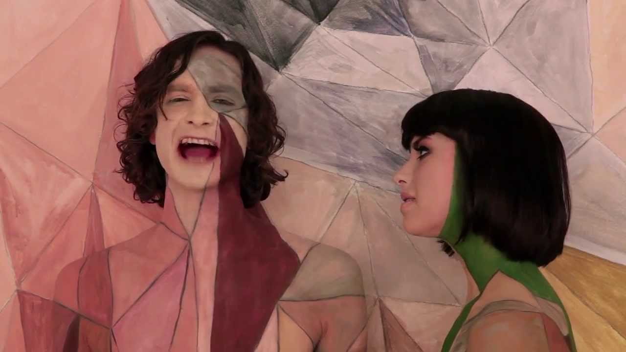 Кадр из клипа Gotye «Somebody That I Used to Know»