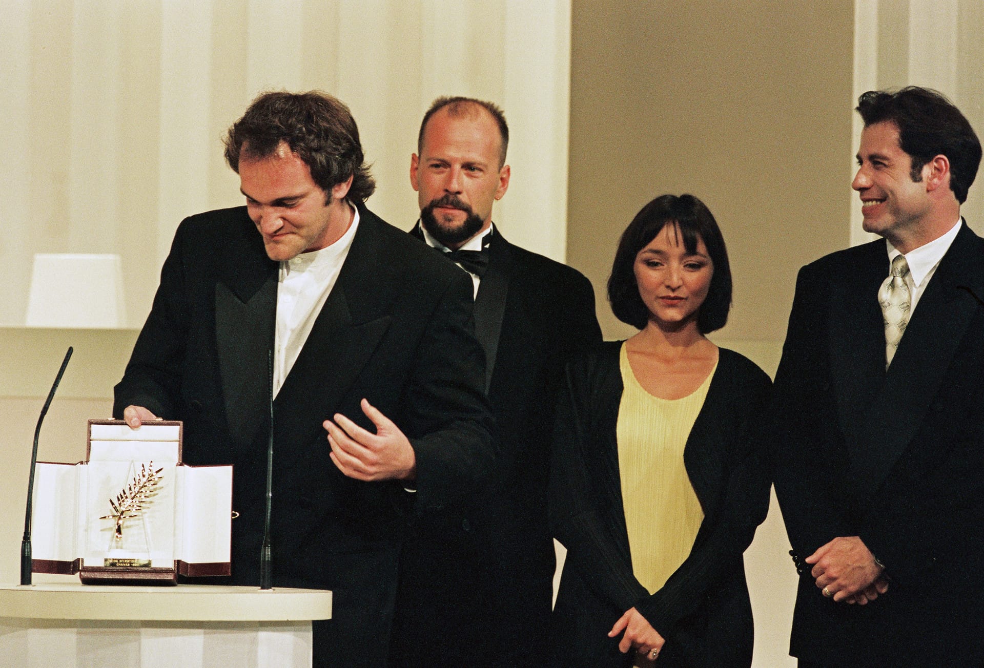 Квентин Тарантино и актёры получает «Золотую пальмовую ветвь», 1994
