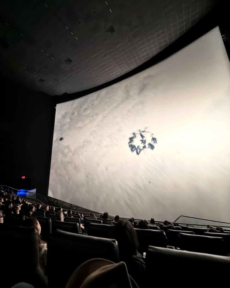 Пример экрана IMAX 70 mm