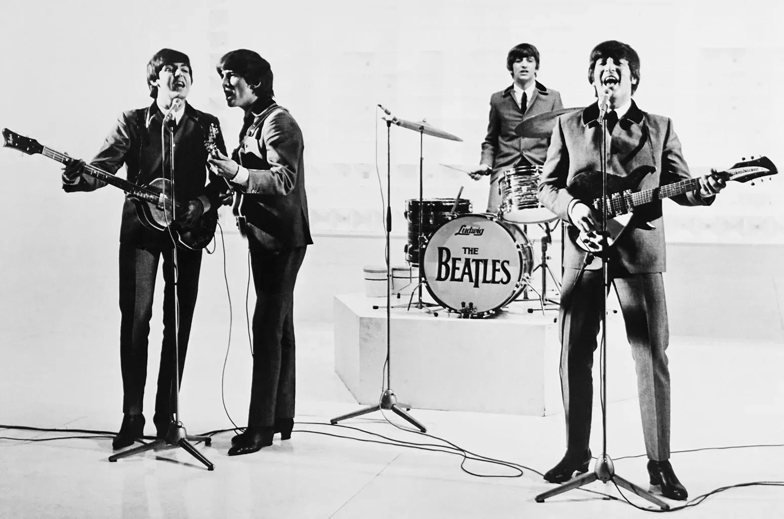 The Beatles исполняют «A Hard Day’s Night»