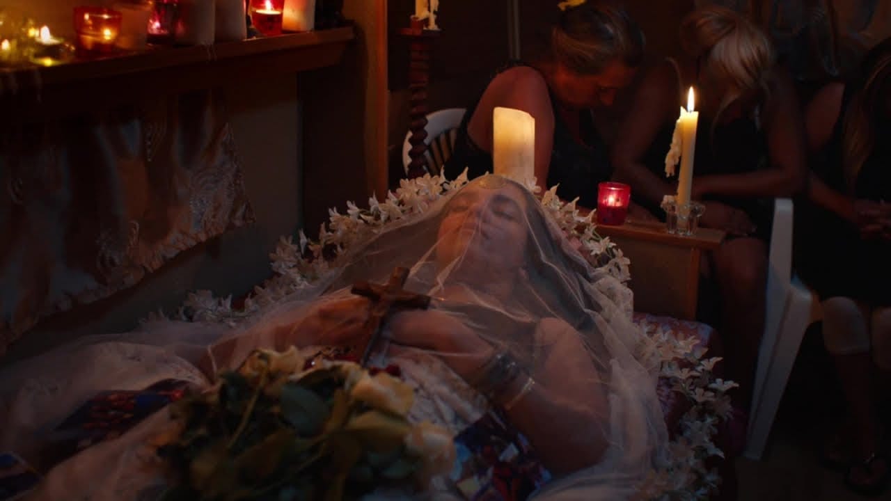 Кадр из клипа «QUEENS»