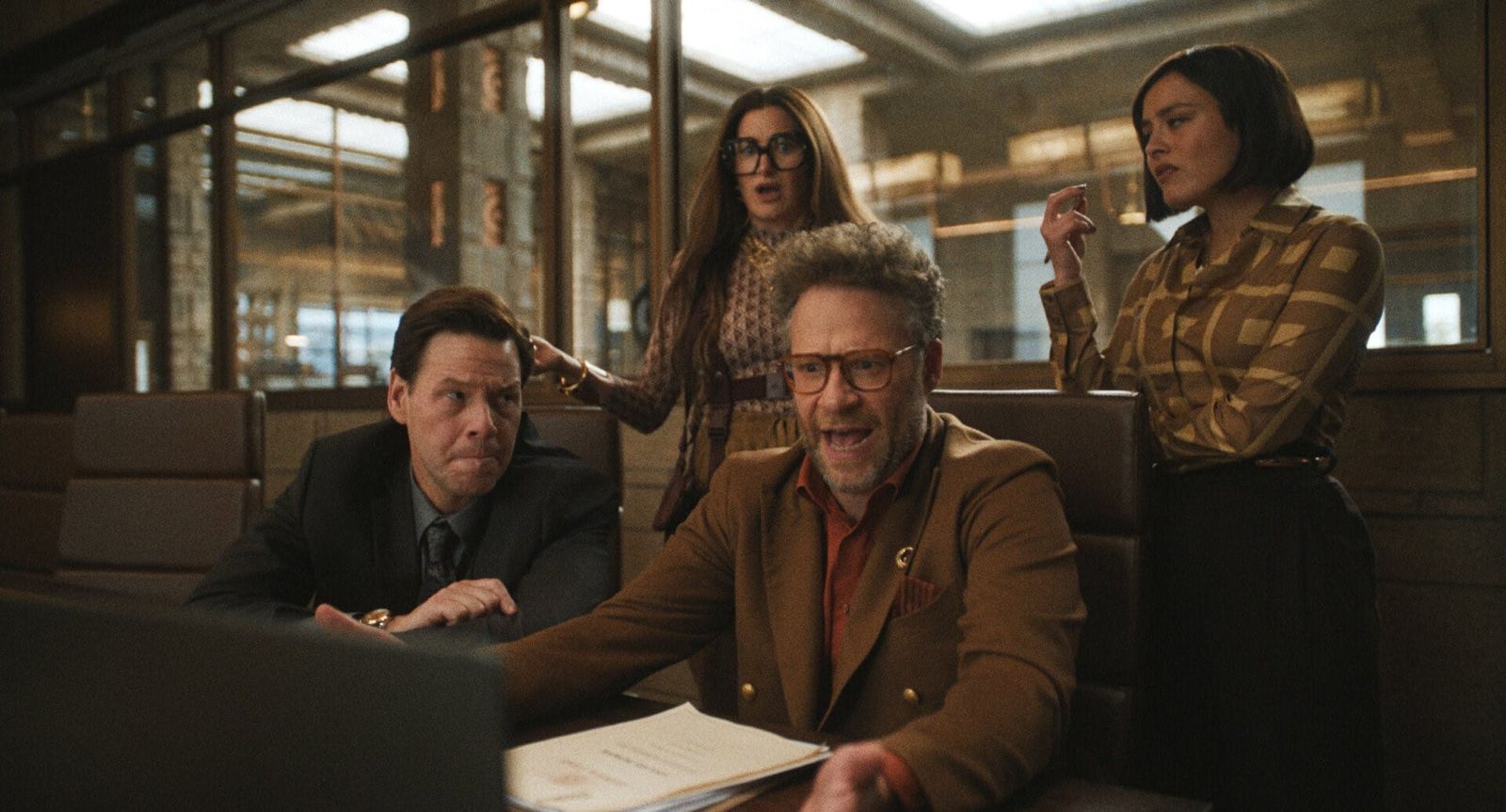 Кадр из сериала «Киностудия»