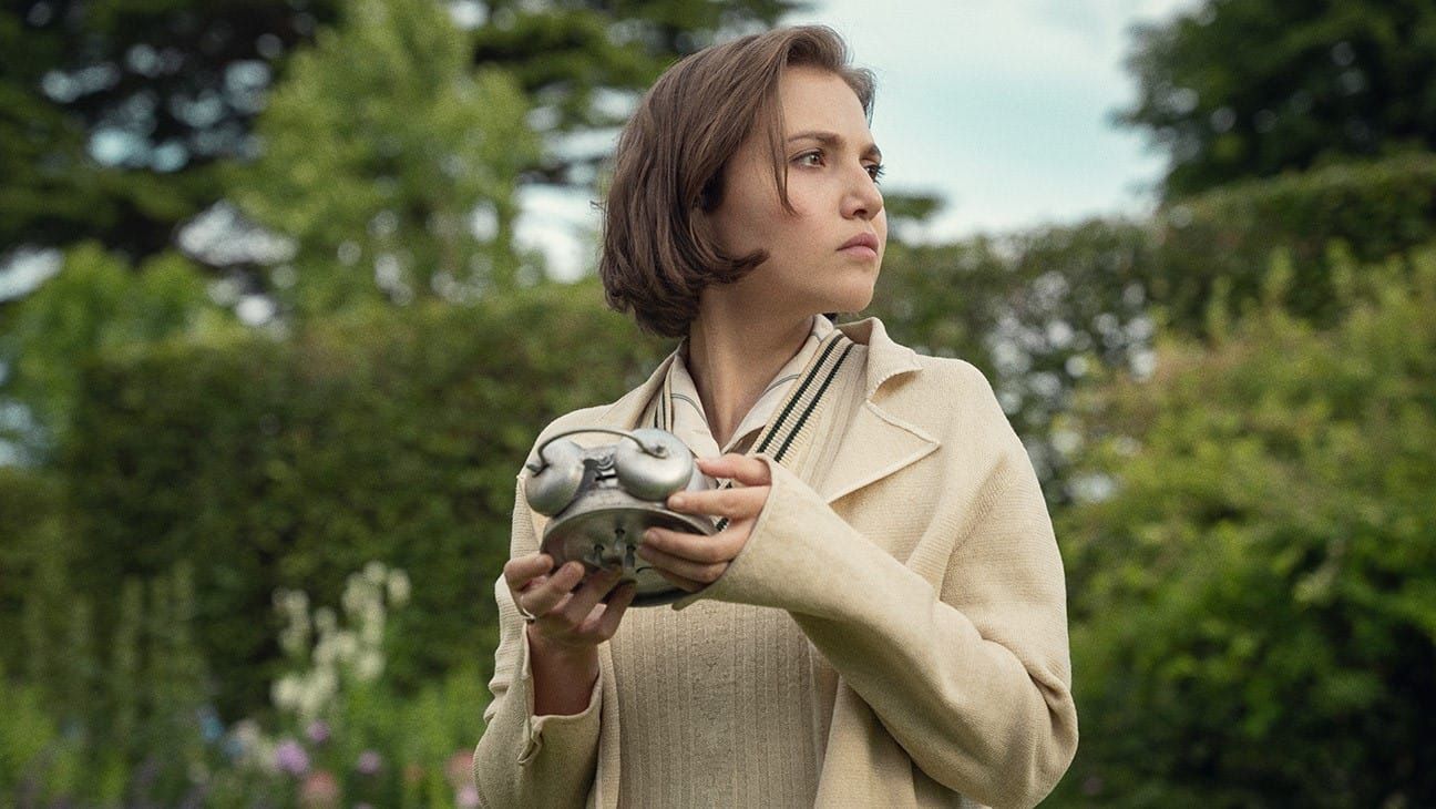 Кадр из сериала «Тайна семи циферблатов»