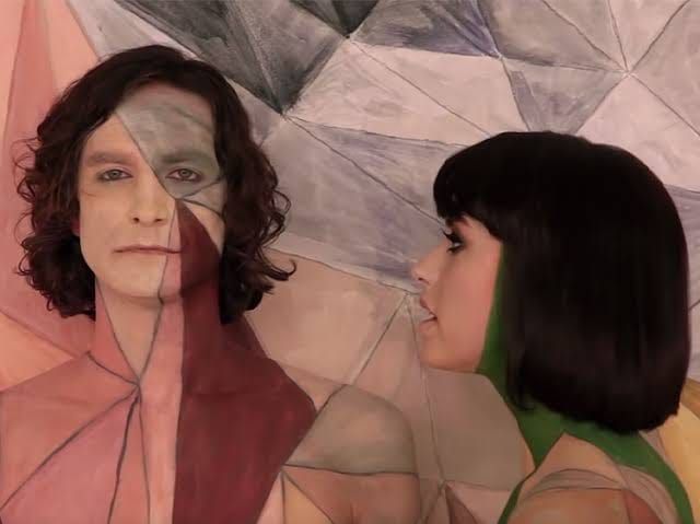 Кадр из клипа Gotye «Somebody That I Used to Know»
