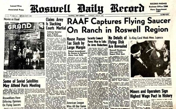 Front page of the Roswell Daily Record with the headline “RAAF Captures Flying Saucer On Ranch in Roswell Region.”