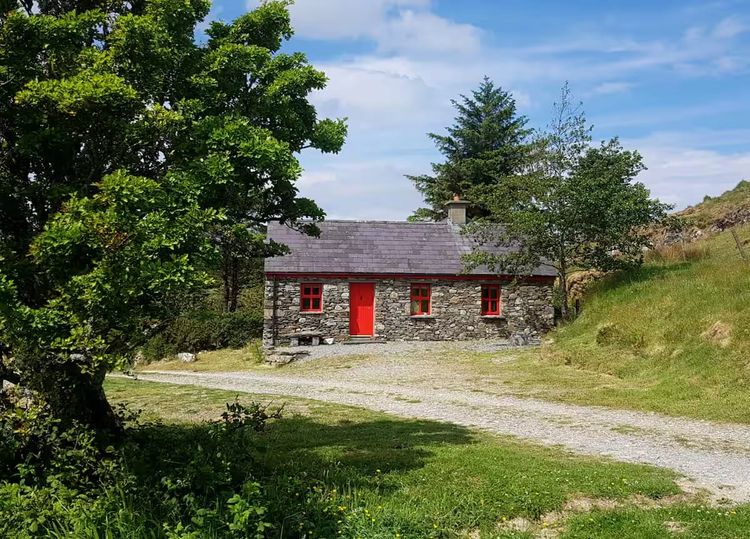 9 Gorgeous Airbnb Stays in the West Worth Booking Now