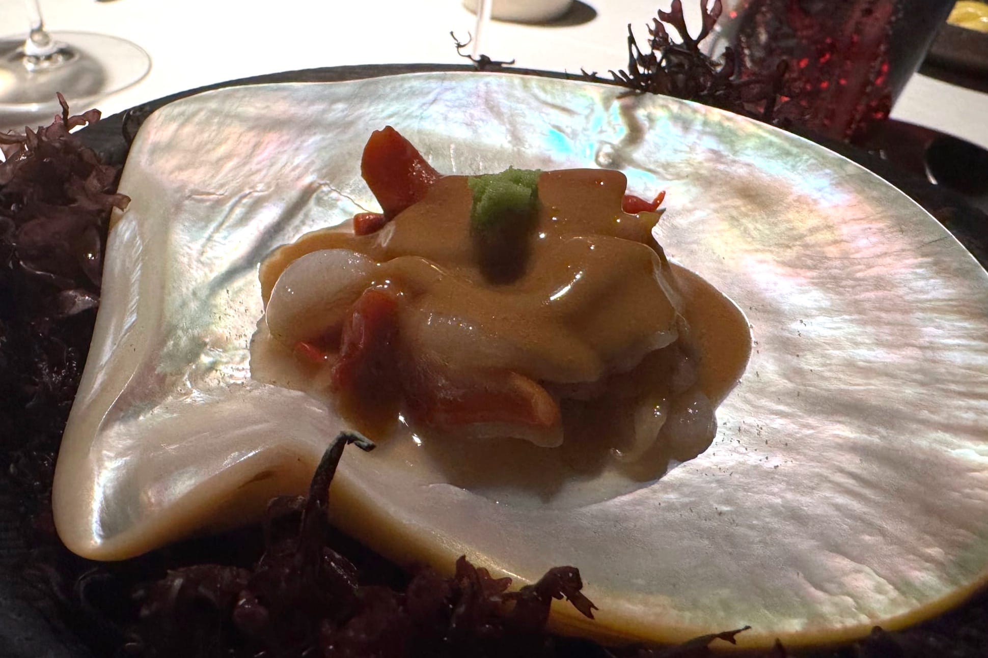 Charbroiled clams in Tosazu beurre blanc and fresh wasabi - Smoked Room Madrid