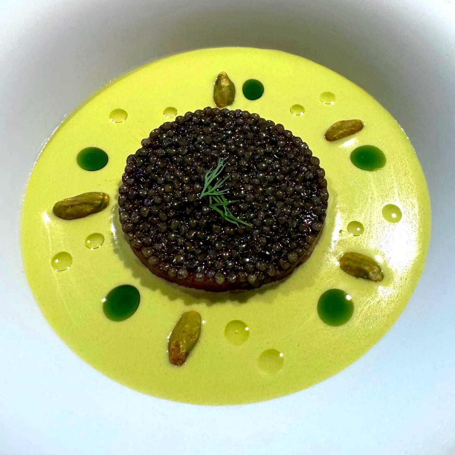 Red tuna tartar with pistachio ajoverde Skina Marbella