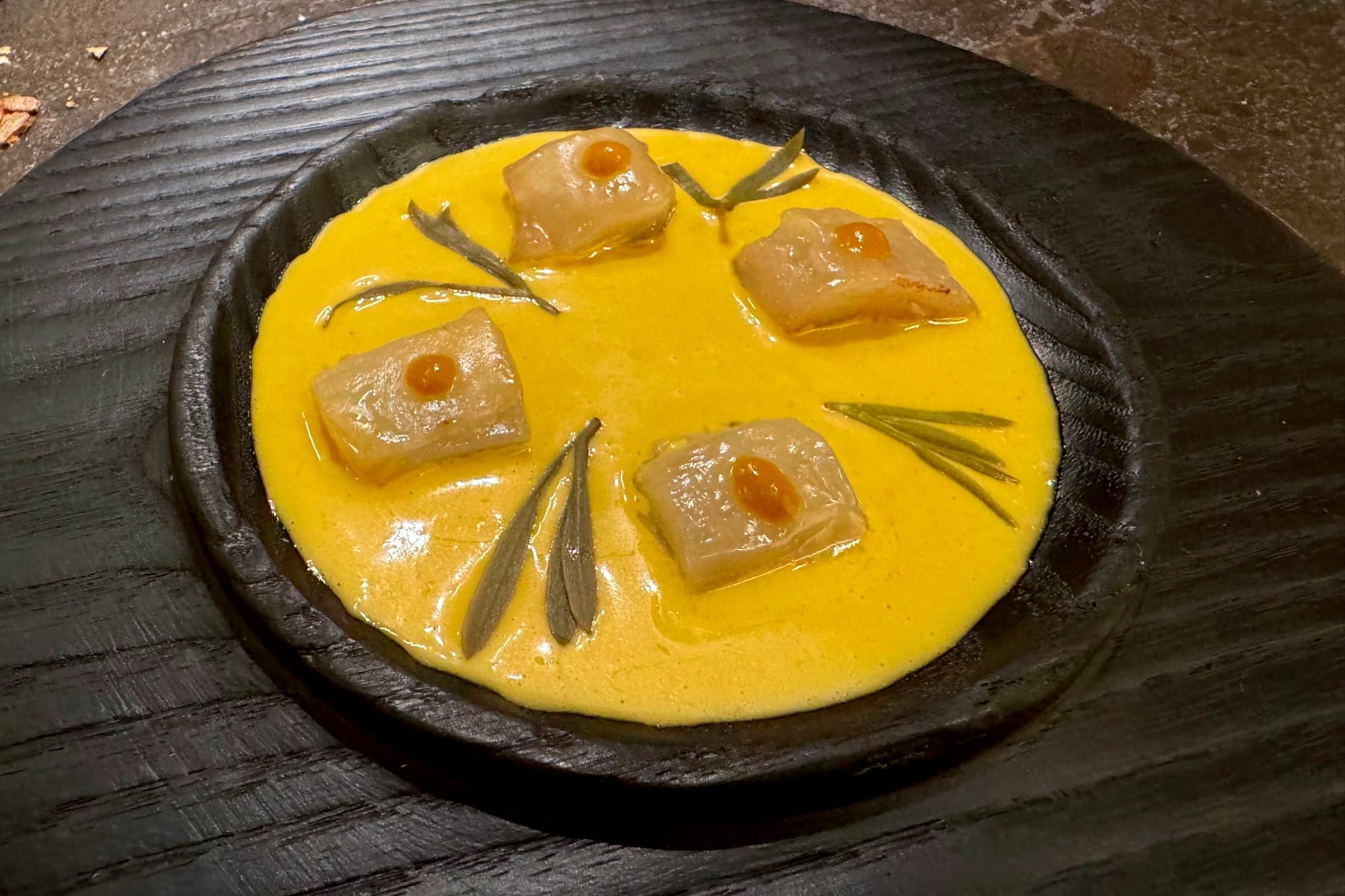 Almadraba tendons with spices at Aponiente