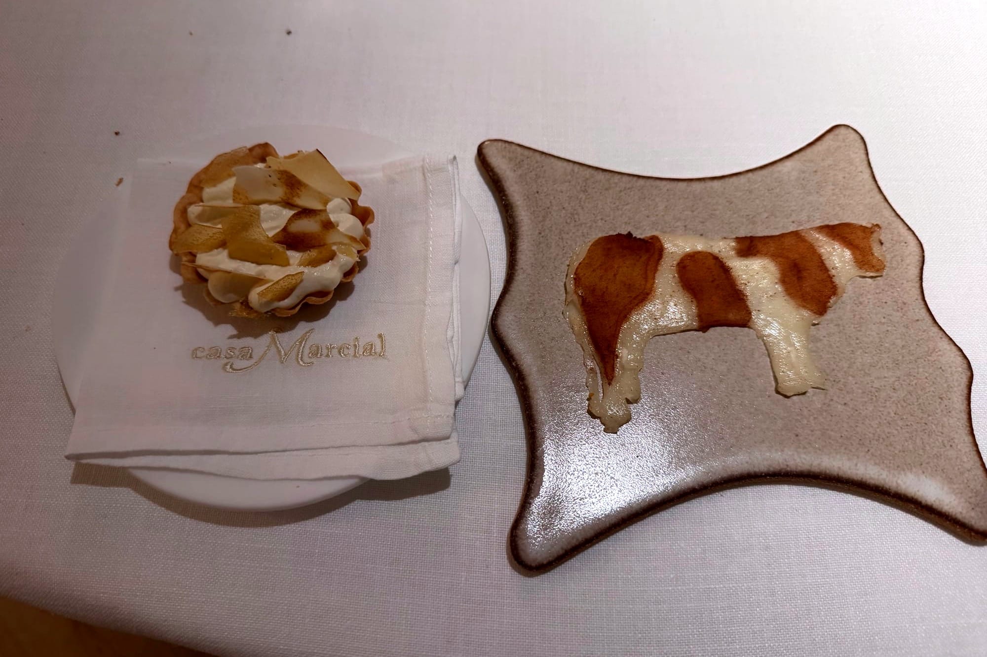 Tartlet with meadowsweet and cereal skin with fresh cream at Casa Marcial