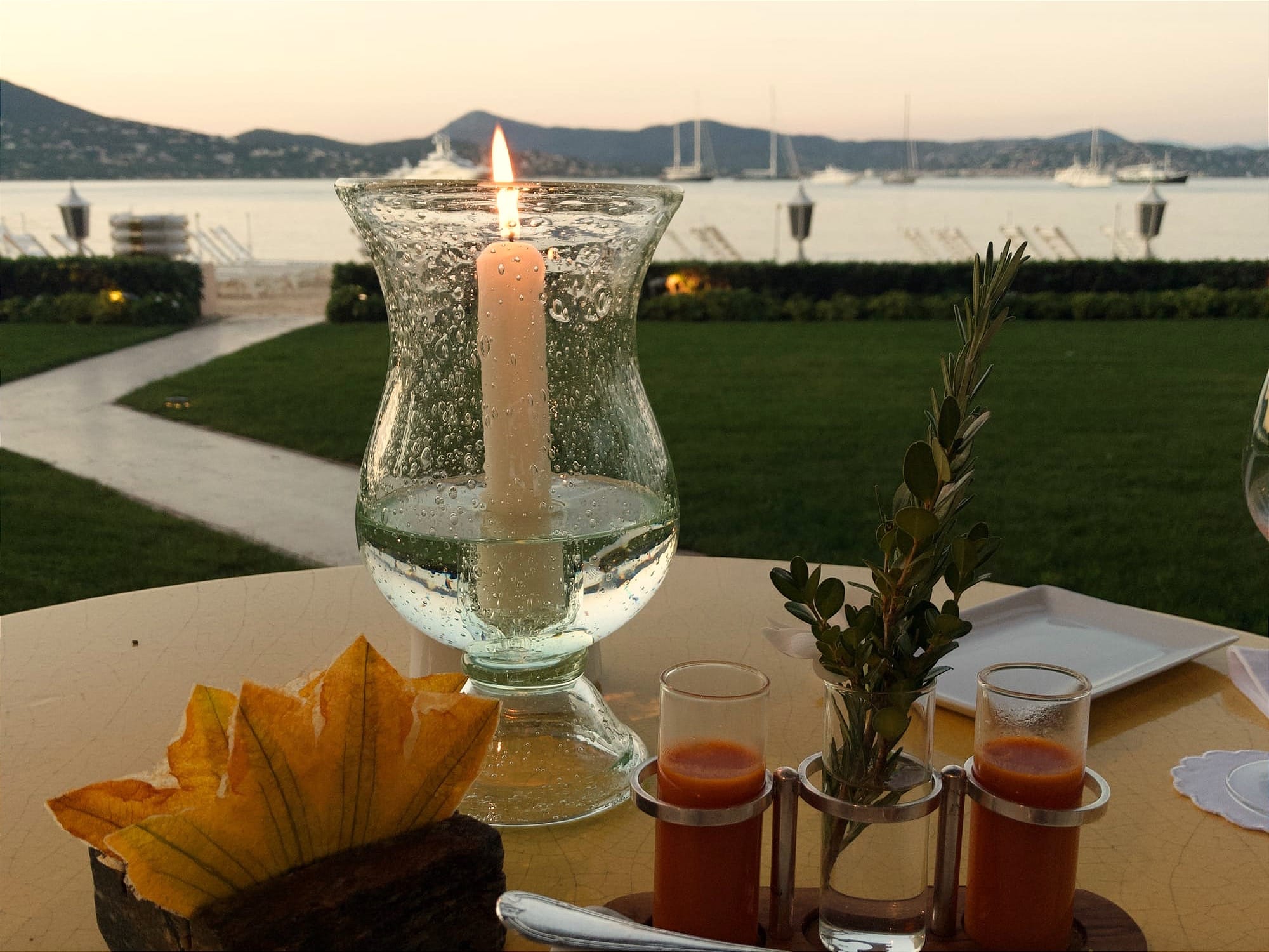 Amuse-bouche at La Vague d'Or