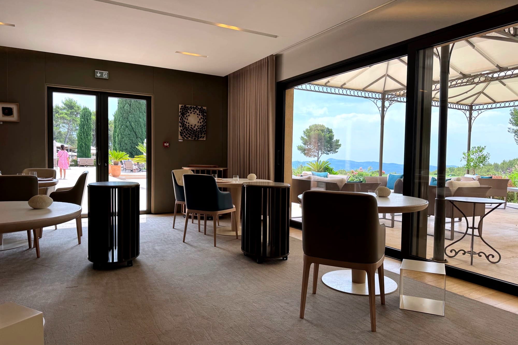 dining room at La Table du Castellet