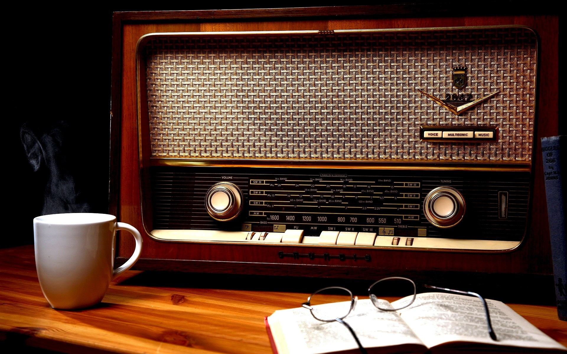 An antique radio