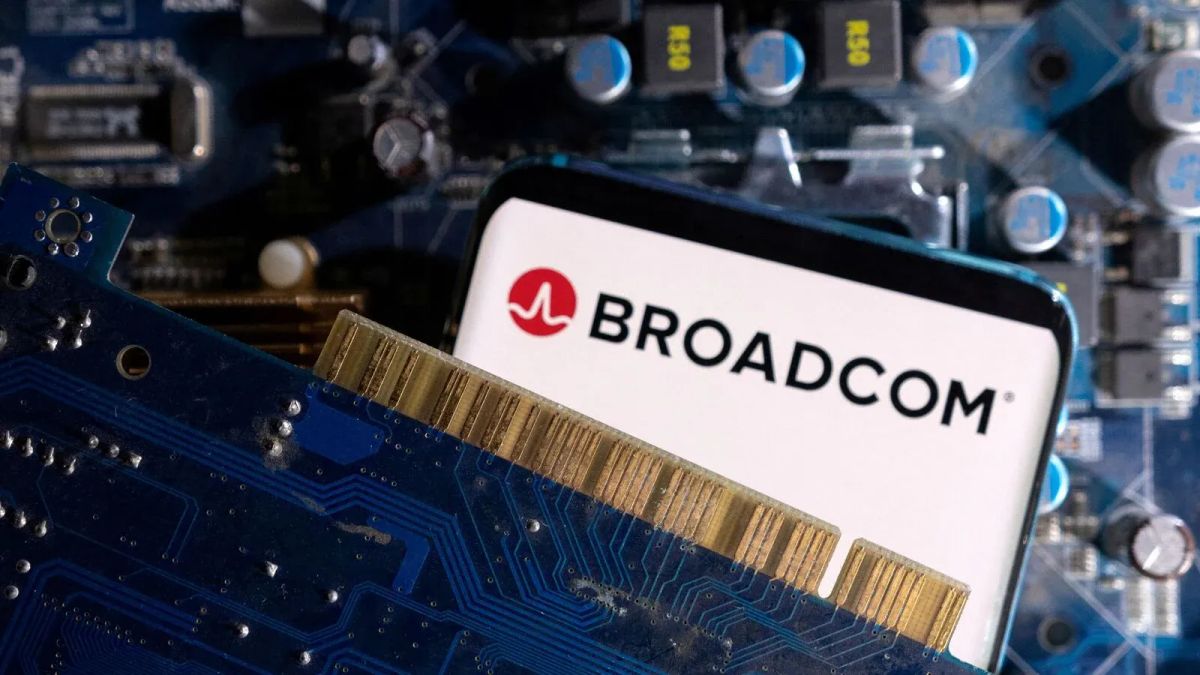 Broadcom Fires Back at Nvidia with Blazing-Fast Tomahawk Ultra AI Chip
