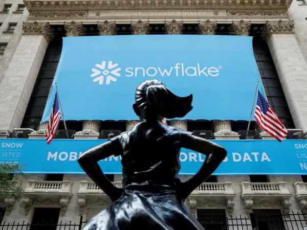Snowflake Introduces Postgres on Its AI Data Cloud in Public Preview